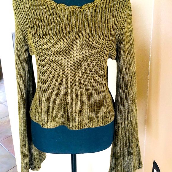 Forever 21 Tops - Sweater long sleeves size medium